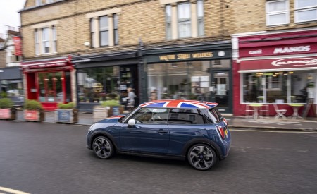2026 Mini Cooper Oxford Edition Side Wallpaper 450x275 (44)