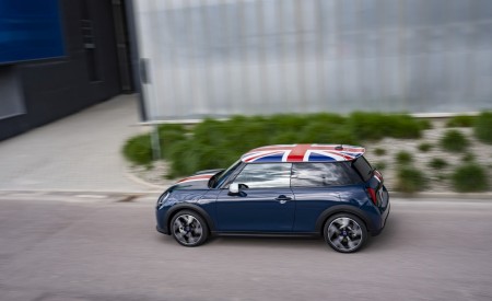 2026 Mini Cooper Oxford Edition Side Wallpaper 450x275 (20)