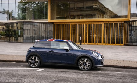 2026 Mini Cooper Oxford Edition Side Wallpaper 450x275 (43)
