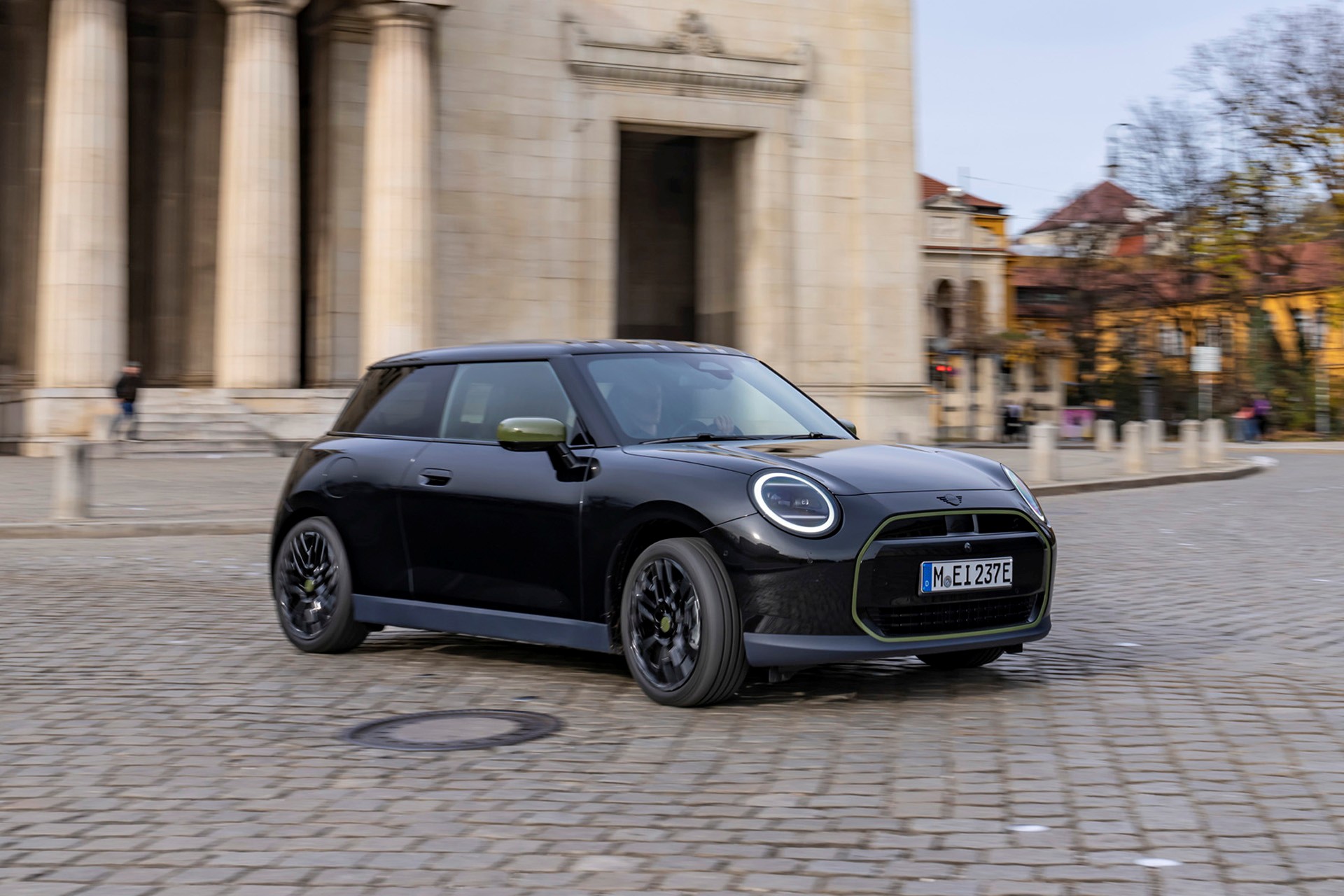 Download 2026 Mini Cooper SE Paul Smith Edition car wallpapers in HD and 4K for your desktop, phone or tablet.