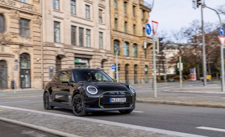 2026 Mini Cooper SE Paul Smith Edition Front Wallpaper 450x275 (8)