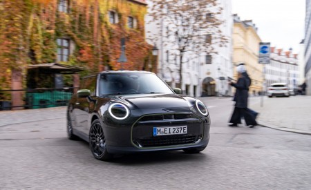 2026 Mini Cooper SE Paul Smith Edition Front Wallpaper 450x275 (2)