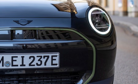 2026 Mini Cooper SE Paul Smith Edition Headlight Wallpaper 450x275 (20)