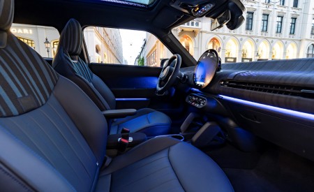 2026 Mini Cooper SE Paul Smith Edition Interior Wallpaper 450x275 (24)