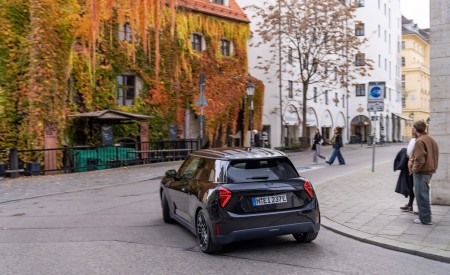 2026 Mini Cooper SE Paul Smith Edition Rear Wallpaper 450x275 (4)