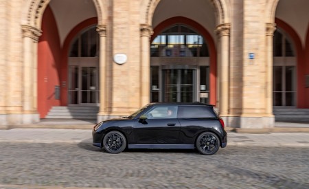 2026 Mini Cooper SE Paul Smith Edition Side Wallpaper 450x275 (11)