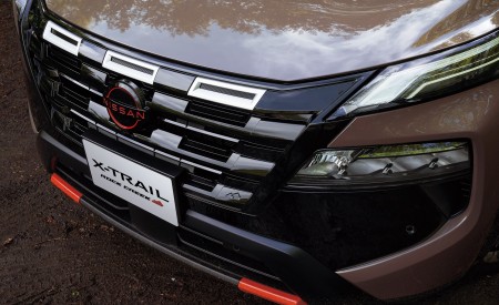 2026 Nissan X-Trail Rock Creek Headlight Wallpaper 450x275 (17)