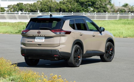2026 Nissan X-Trail Rock Creek Rear Three-Quarter Wallpaper 450x275 (13)