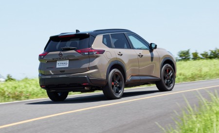 2026 Nissan X-Trail Rock Creek Rear Three-Quarter Wallpaper 450x275 (7)