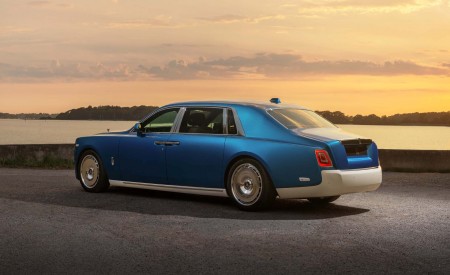 2026 Rolls-Royce Phantom Extended Regatta Rear Three-Quarter Wallpaper 450x275 (2)