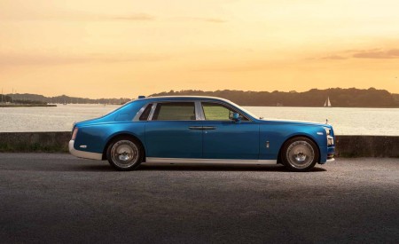 2026 Rolls-Royce Phantom Extended Regatta Side Wallpaper 450x275 (3)