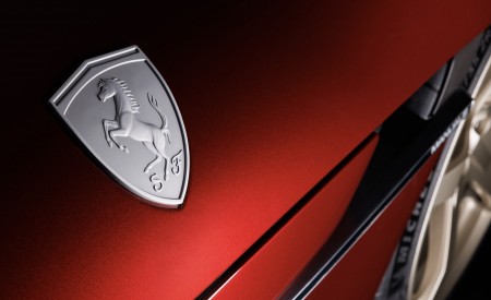2027 Ferrari 12Cilindri Manuale Badge Wallpaper 450x275 (26)