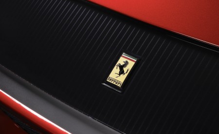 2027 Ferrari 12Cilindri Manuale Badge Wallpaper 450x275 (17)