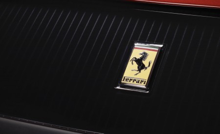 2027 Ferrari 12Cilindri Manuale Badge Wallpaper 450x275 (18)