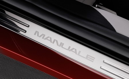 2027 Ferrari 12Cilindri Manuale Door Sill Wallpaper 450x275 (37)