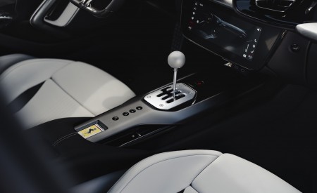 2027 Ferrari 12Cilindri Manuale Manual Gear Shifter Wallpaper 450x275 (51)