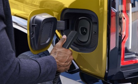 2027 GMC Hummer EV Icon 25 Charging Connector Wallpaper 450x275 (13)