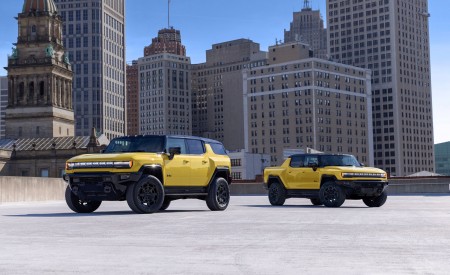 2027 GMC Hummer EV Icon 25 Front Three-Quarter Wallpaper 450x275 (3)