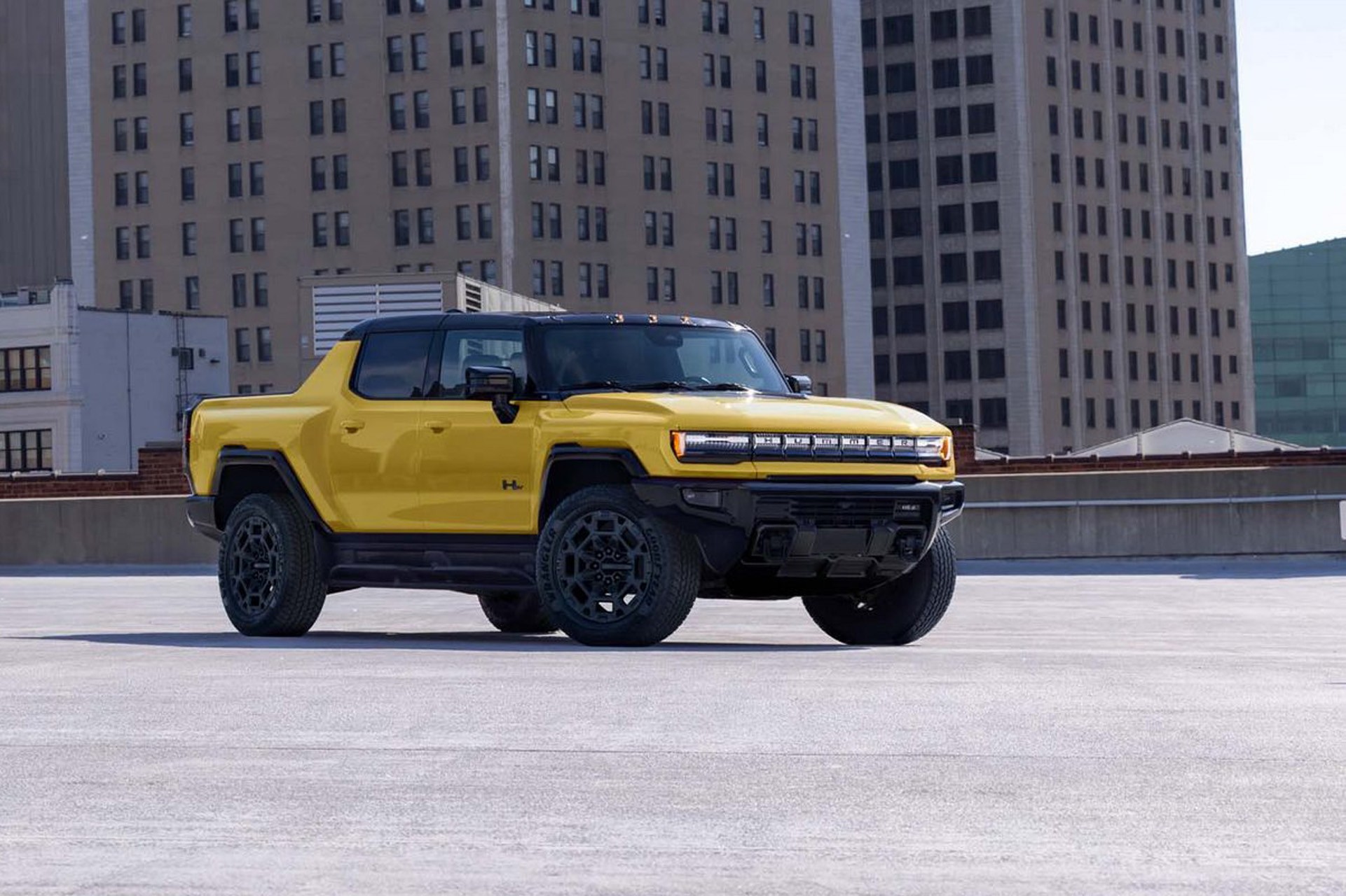 Download free 2027 GMC Hummer EV Icon 25 wallpapers in HD and 4K for your desktop, phone or tablet