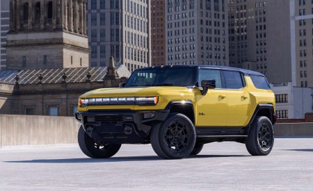 2027 GMC Hummer EV Icon 25 Front Three-Quarter Wallpaper 450x275 (2)