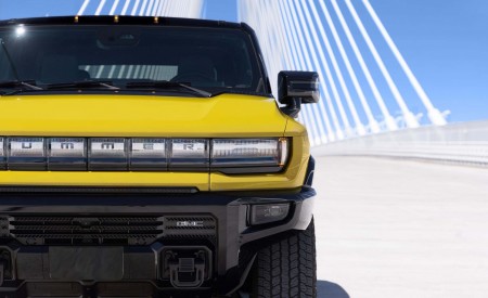 2027 GMC Hummer EV Icon 25 Headlight Wallpaper 450x275 (8)