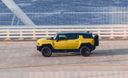 2027 GMC Hummer EV Icon 25 Side Wallpaper 450x275 (6)