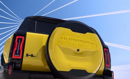 2027 GMC Hummer EV Icon 25 Tail Light Wallpaper 450x275 (9)