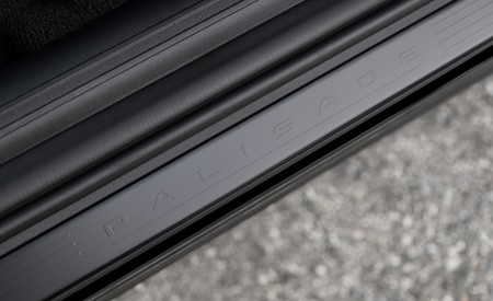 2027 Hyundai Palisade Hybrid Calligraphy Black Ink Edition Door Sill Wallpaper 450x275 (12)