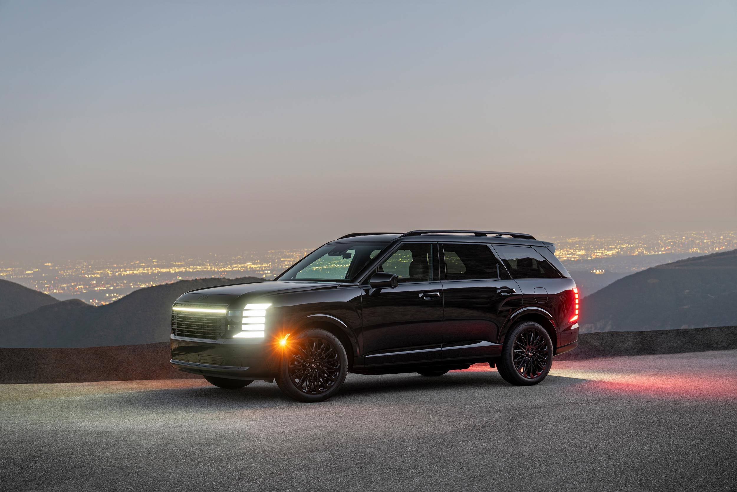 Download 2027 Hyundai Palisade Hybrid Calligraphy Black Ink Edition car wallpapers in HD and 4K for your desktop, phone or tablet.