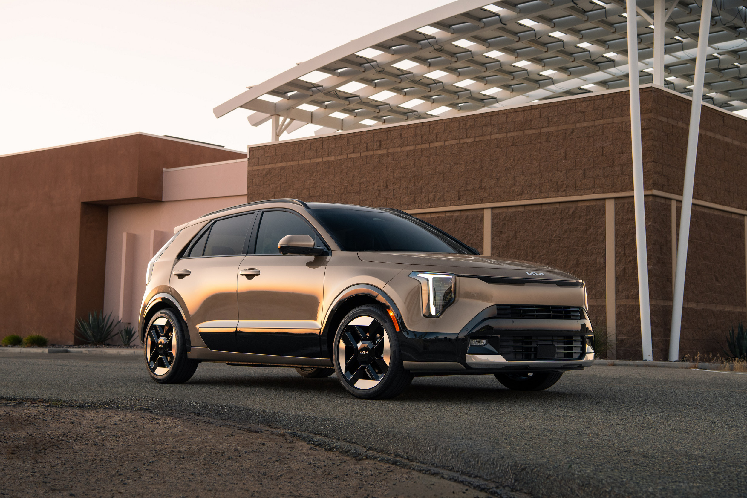 Download 2027 Kia Niro (US-Spec) car wallpapers in HD and 4K for your desktop, phone or tablet.