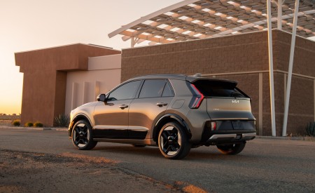 2027 Kia Niro (US-Spec) Rear Three-Quarter Wallpaper 450x275 (2)
