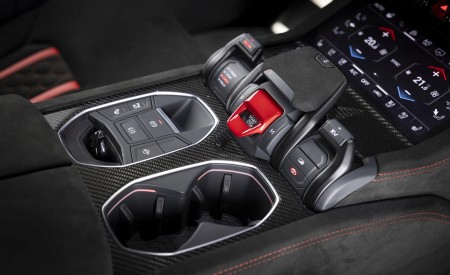 2027 Lamborghini Urus SE Performante Central Console Wallpaper 450x275 (55)