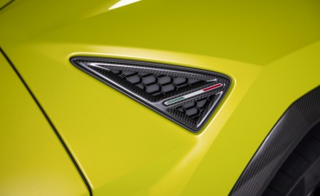 2027 Lamborghini Urus SE Performante Side Vent Wallpaper 450x275 (27)