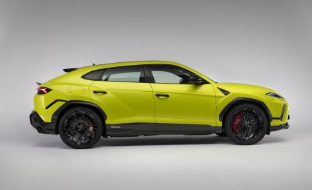 2027 Lamborghini Urus SE Performante Side Wallpaper 450x275 (25)