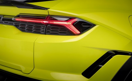 2027 Lamborghini Urus SE Performante Tail Light Wallpaper 450x275 (31)