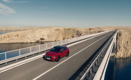 2027 Mercedes-Benz GLA Front Three-Quarter Wallpaper 450x275 (19)