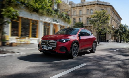 2027 Mercedes-Benz GLA Front Three-Quarter Wallpaper 450x275 (5)