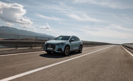 2027 Mercedes-Benz GLA Hybrid Front Three-Quarter Wallpaper 450x275 (12)