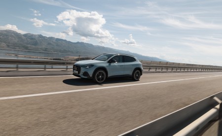 2027 Mercedes-Benz GLA Hybrid Front Three-Quarter Wallpaper 450x275 (13)
