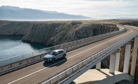 2027 Mercedes-Benz GLA Hybrid Front Three-Quarter Wallpaper 450x275 (15)