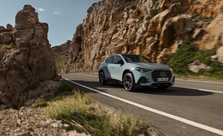 2027 Mercedes-Benz GLA Hybrid Front Three-Quarter Wallpaper 450x275 (6)