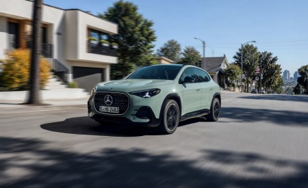 2027 Mercedes-Benz GLA Hybrid Front Three-Quarter Wallpaper 450x275 (2)