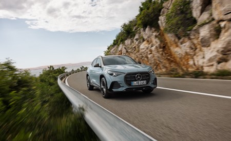 2027 Mercedes-Benz GLA Hybrid Front Wallpaper 450x275 (9)
