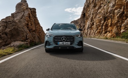 2027 Mercedes-Benz GLA Hybrid Front Wallpaper 450x275 (7)
