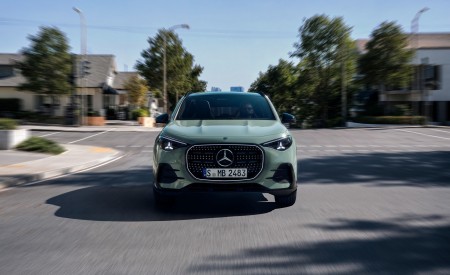 2027 Mercedes-Benz GLA Hybrid Front Wallpaper 450x275 (3)