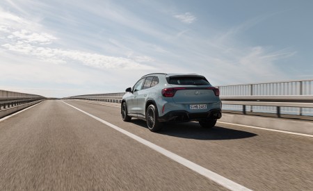 2027 Mercedes-Benz GLA Hybrid Rear Three-Quarter Wallpaper 450x275 (14)