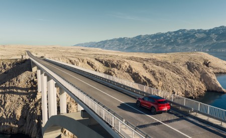2027 Mercedes-Benz GLA Rear Three-Quarter Wallpaper 450x275 (20)