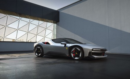2026 Ferrari CZ26 Front Three-Quarter Wallpaper 450x275 (2)