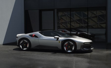 2026 Ferrari CZ26 Side Wallpaper 450x275 (9)