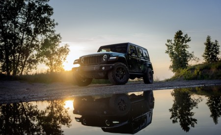 2027 Jeep Wrangler Smoky Mountain Front Three-Quarter Wallpaper 450x275 (2)